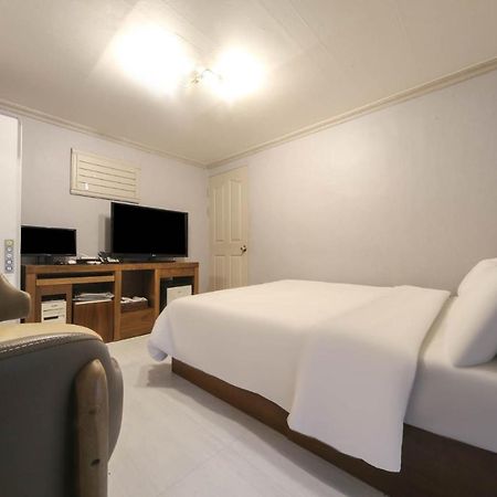 Goodstay Grand Motel Chuncheon Exterior photo