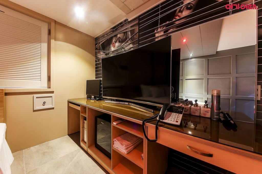 Goodstay Grand Motel Chuncheon Exterior photo