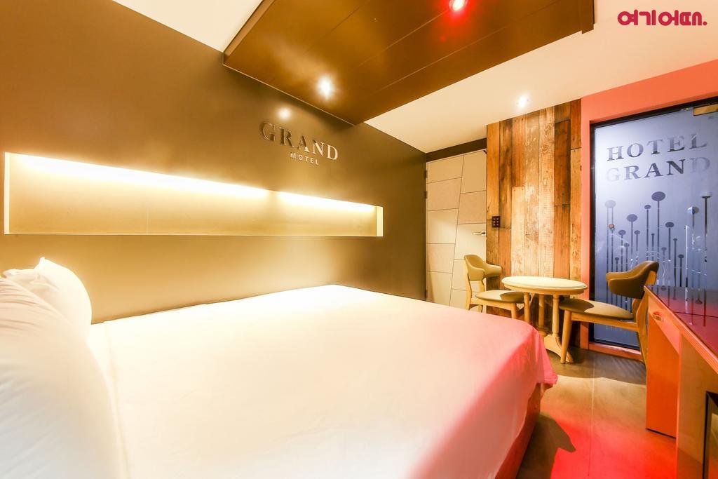 Goodstay Grand Motel Chuncheon Exterior photo