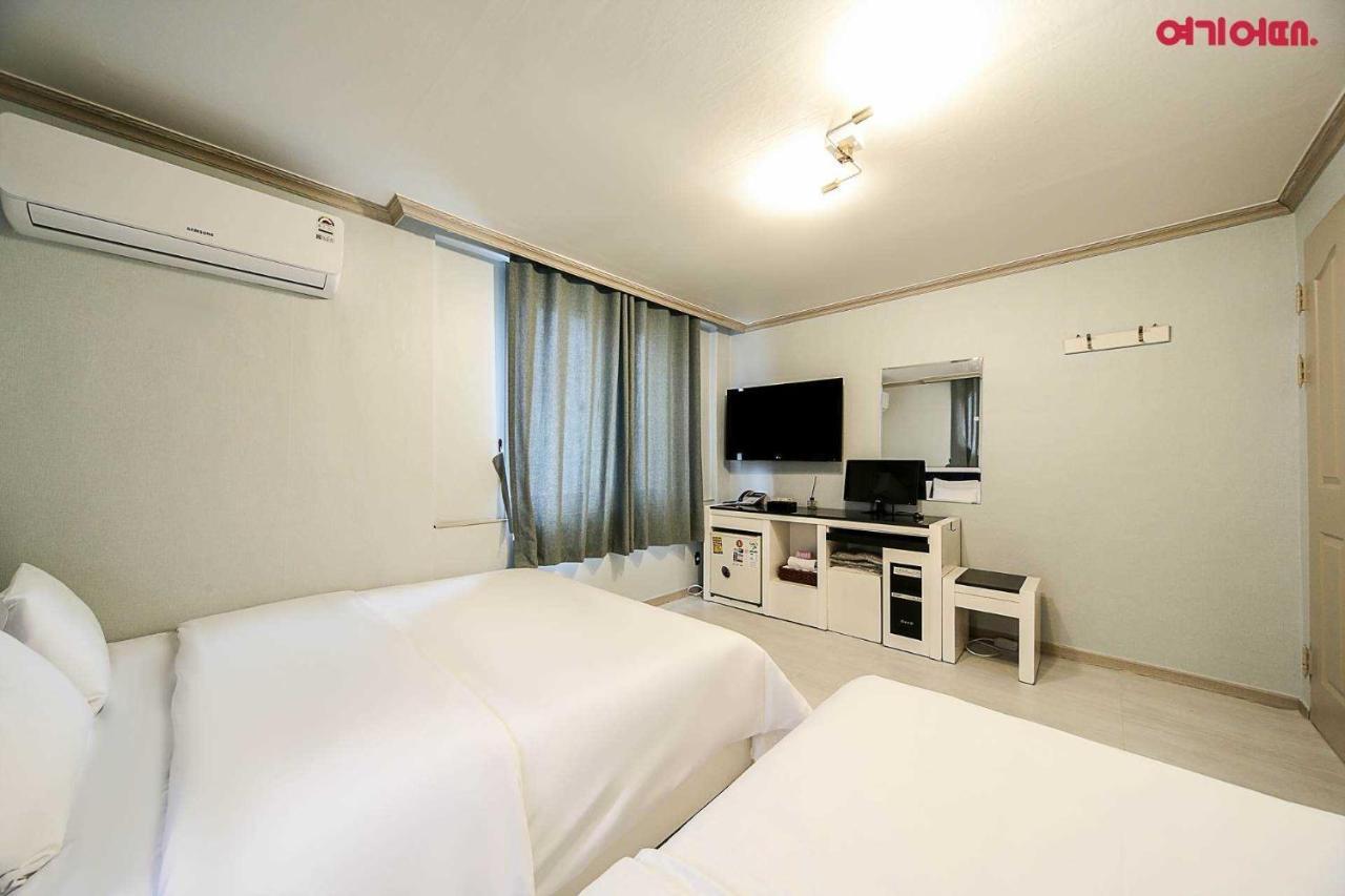 Goodstay Grand Motel Chuncheon Exterior photo