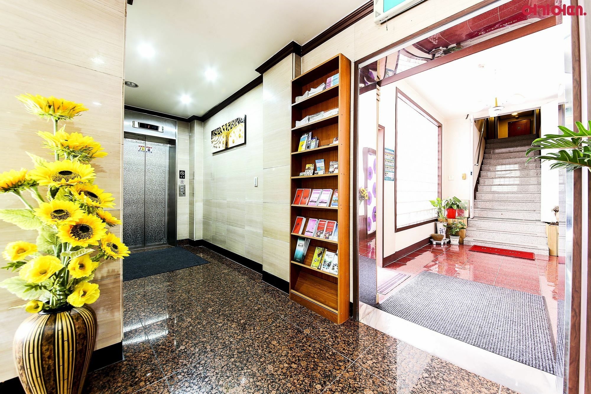 Goodstay Grand Motel Chuncheon Exterior photo